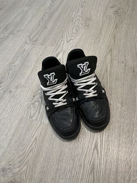 Lv trainer preto