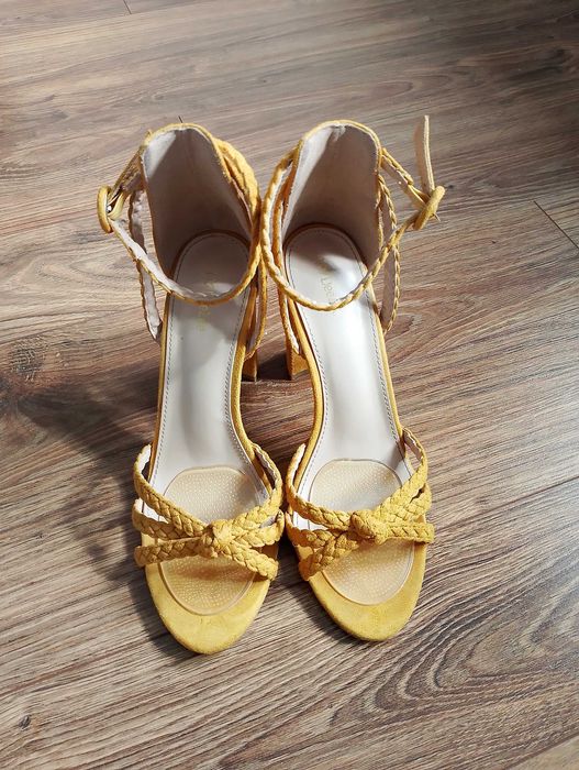 Buty sandały na obcasie