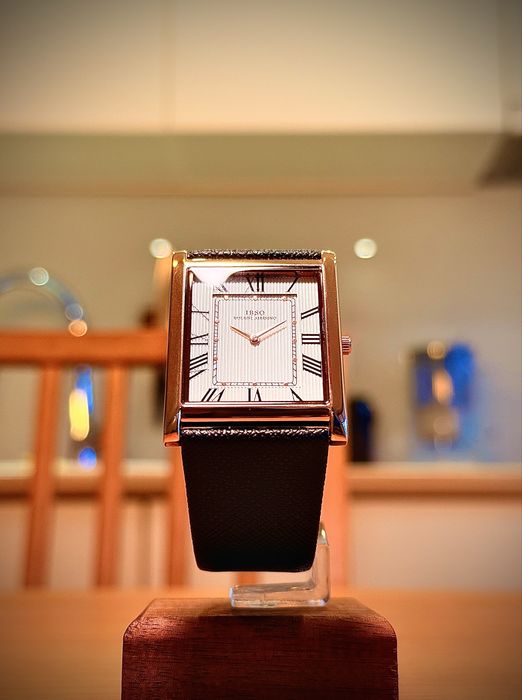 Elegancki Zegarek 32 mm Kwarc w Stylu Cartier Tank (IBSO)