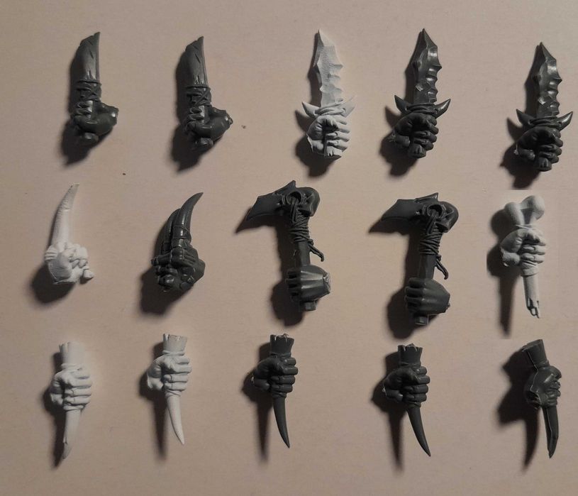 Savage Orruks - Left Hand with Weapon [Warhammer: Age of Sigmar]
