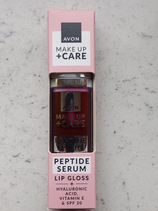Błyszczyk-serum z peptydami Bery Quench Avon