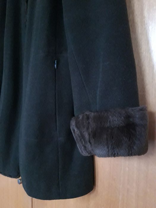 Casaco de Inverno da Cortefiel com gola e punhos de pelúcia (M)