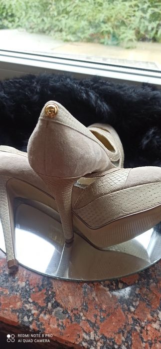 Szpilki Guess 36