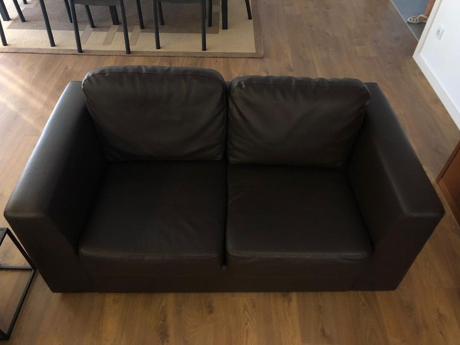 Sofás em pele sintética castanhos