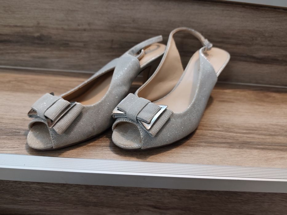 Sandália de cerimónia em prateado