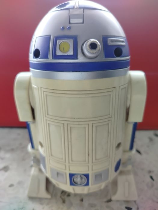 R2 D2  budzik z projektorem. Star Wars.