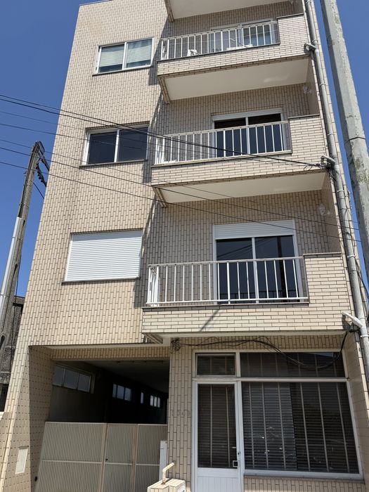 Aluga se apartamento em condominio fechado