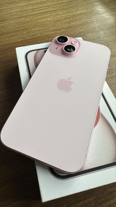 Iphone 15 różowy