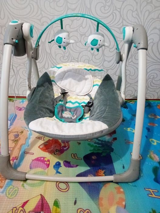 Заколисуючий центр , шезлонг гойдалка