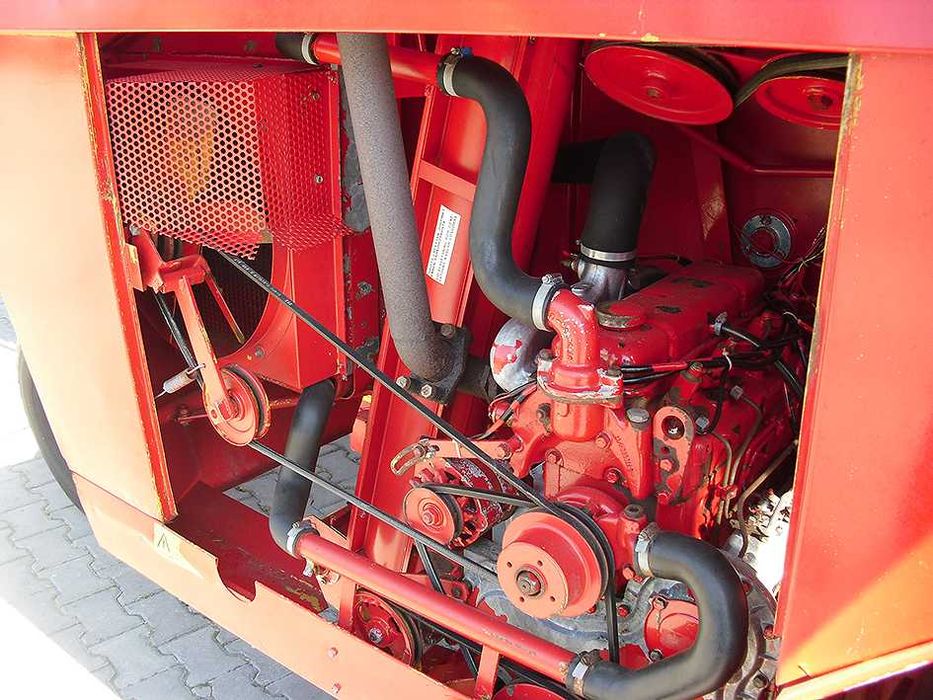 Зерноуборочный комбайн Massey Ferguson 330