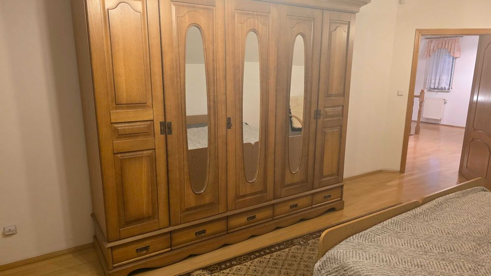 Szafa Meble Swarzędzkie Ogromna. Ma ze 4m długości.