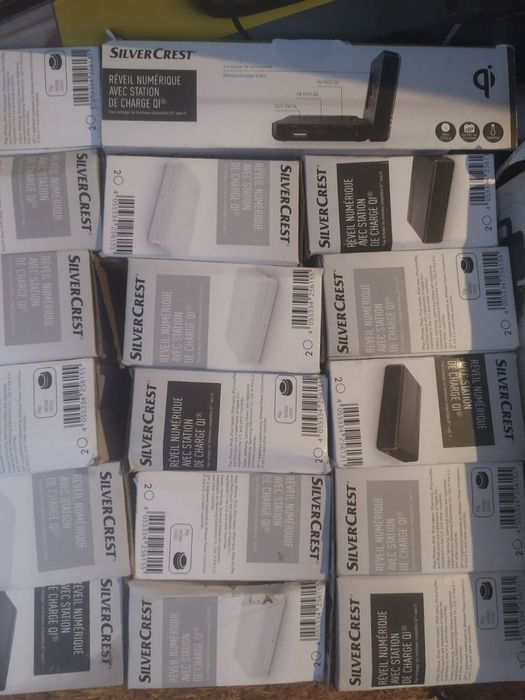 Електронний будильник індукційна зарядка