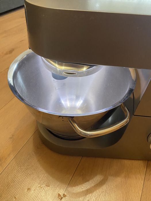 Продам кухонный комбайн Kenwood Chef