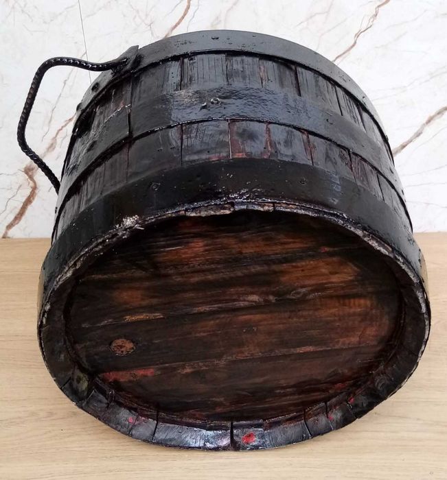Selha ou tina de madeira de tanoaria tradicional em carvalho