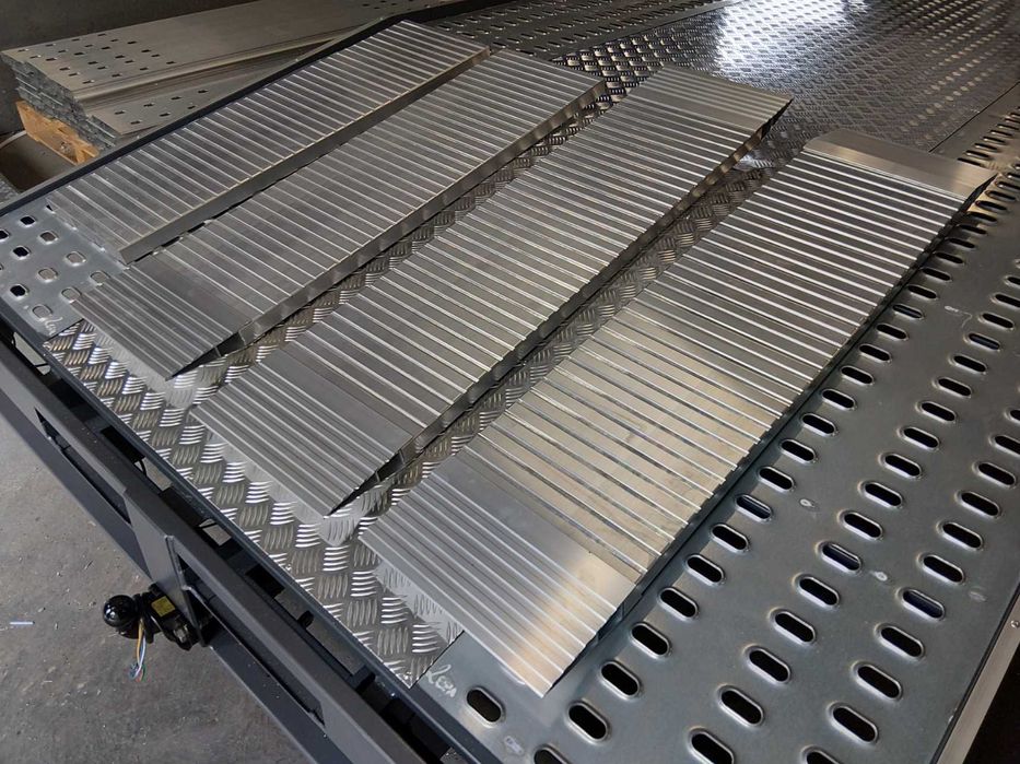Przedłużki Trapy wjazdowe najazdy najazd aluminiowe panelowe 1M - 1,5M
