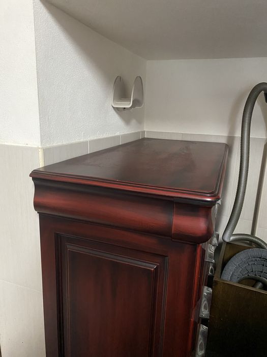 Comoda/movel decorativo em madeira maciça
