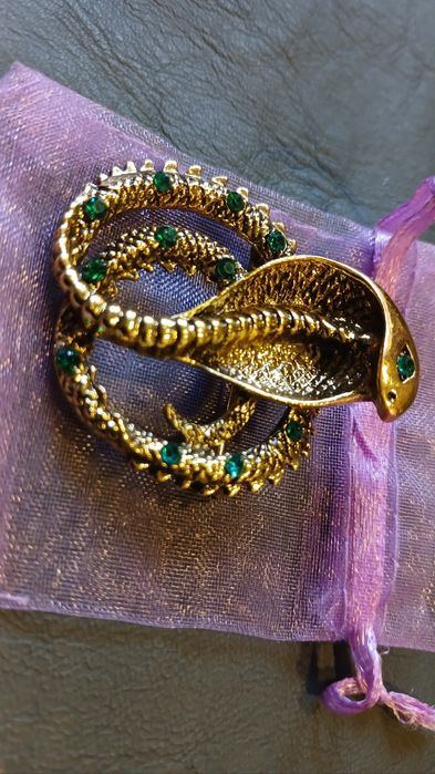 Булавка шпилькакобра