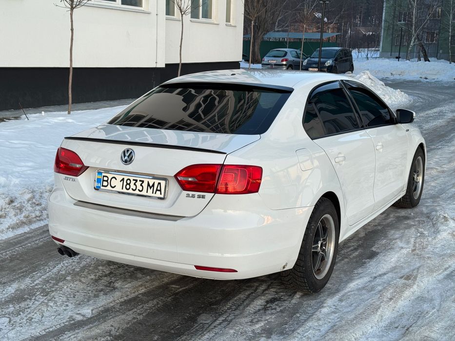 Продам  VOLKSWAGEN JETTA  2013 Року