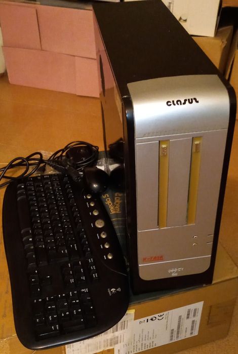 Computador de torre Clausus