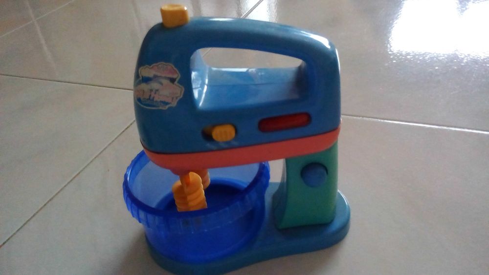 Jogo dominó ou Puzzle infantil ou   batedeira de bolos,