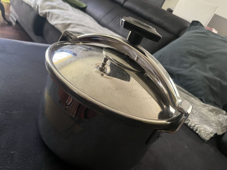 Panela de pressao nova