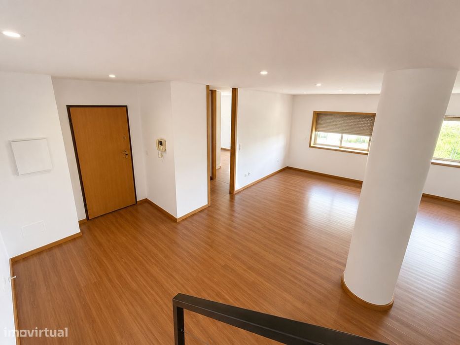 T3 Duplex com Varanda em Paredes