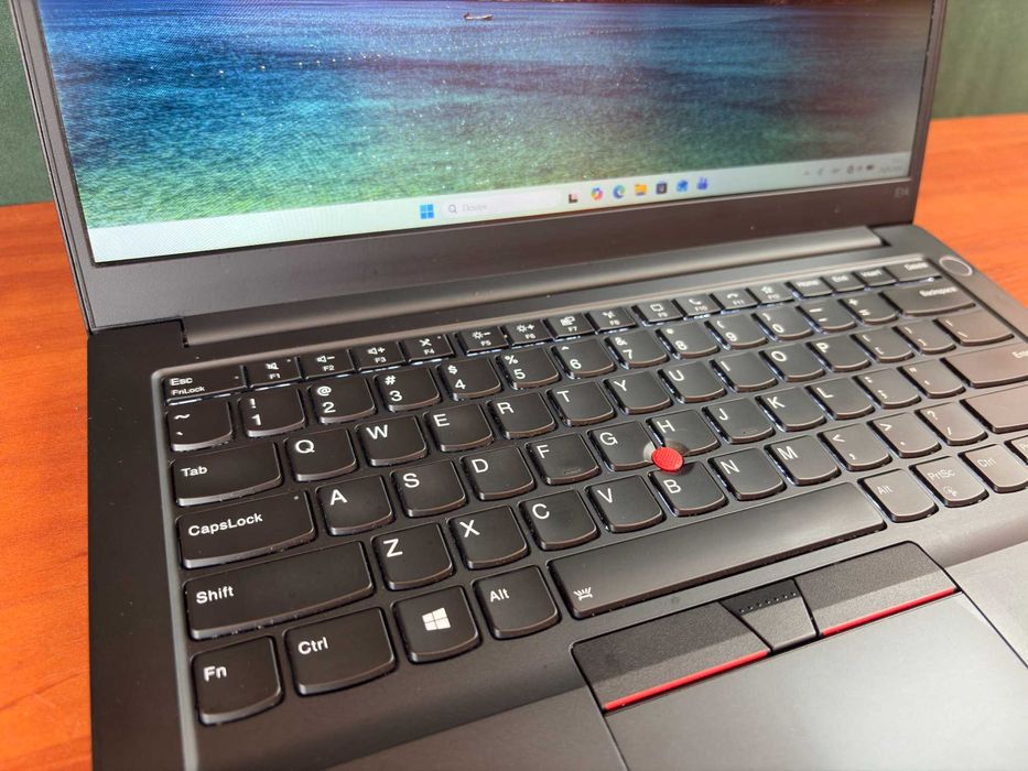 Ноутбук Lenovo ThinkPad E14 Gen 2 / Ryzen 7 / 16 ГБ / 256 NVMe / IPS FullHD / підсвічена клавіатура