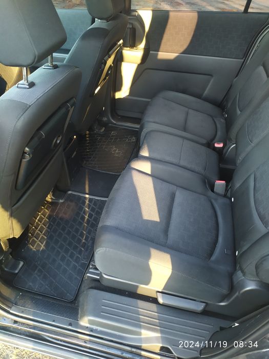 Продам семейную машину.