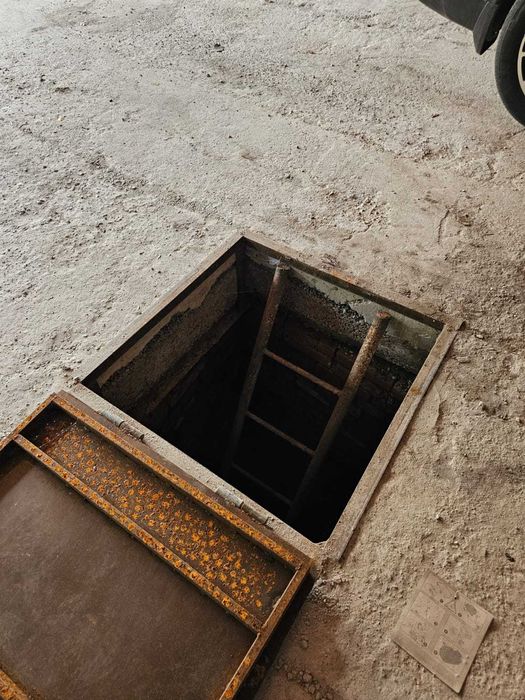 Срочно!!!Продам гараж в центре с документами. Собственник.120 кв.м.