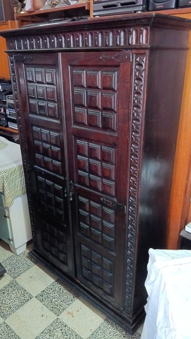Roupeiro de 2 portas antigo