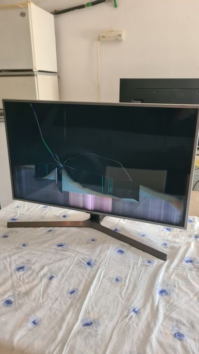 TV Samsung UE43RU7455 para peças