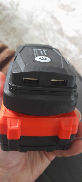 Адаптер/павербанк на макіту з ліхтарем і 2usb