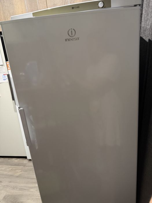 Морозильная камера INDESIT NUS16.1AAH (UA)