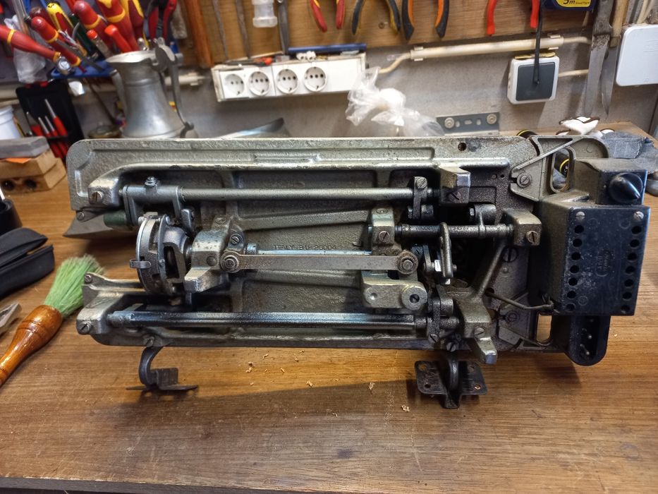 Maquina de costura antiga Necchi