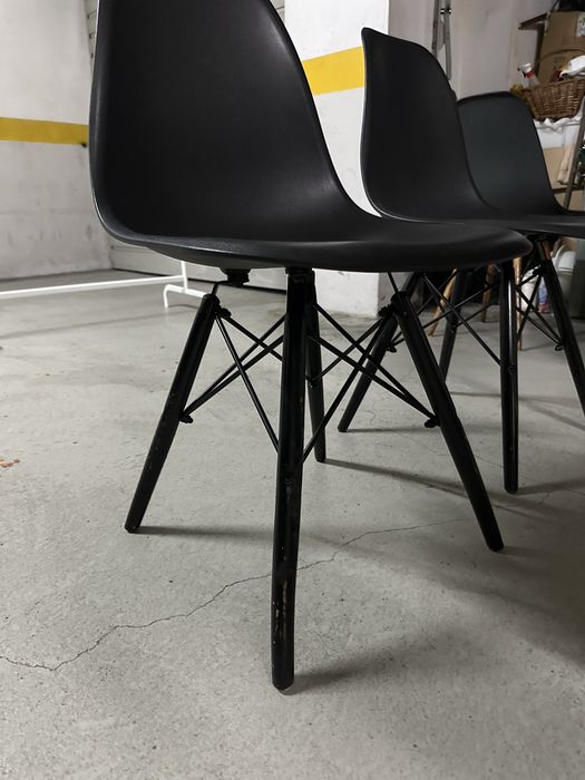 12 cadeiras ideais para exterior. Valor total 50€. Unidade:7€