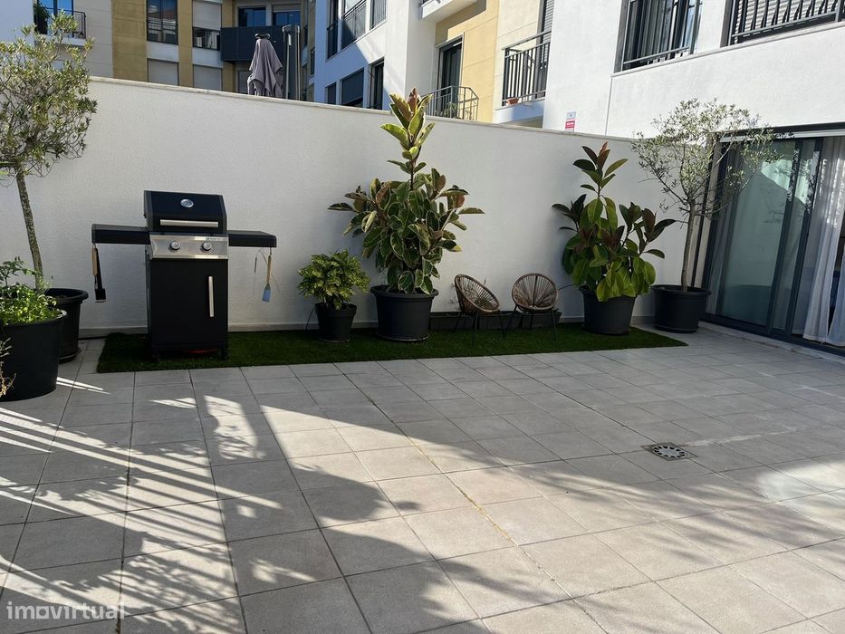 T2 com terraço de 65m2, box e arrecadação - Atalaia, Amadora