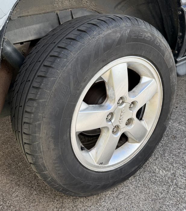 Pneus e jantes cherokee WJ/WG Overland 235/65R17