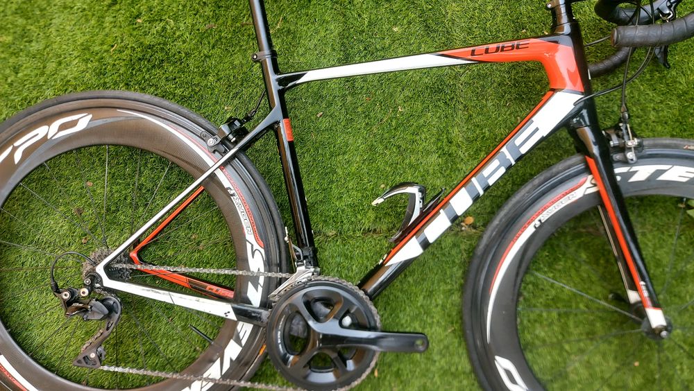 Cube Attain Carbono t56