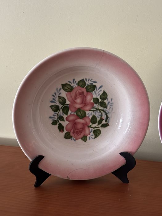 Conjunto de dois pratos decorativos