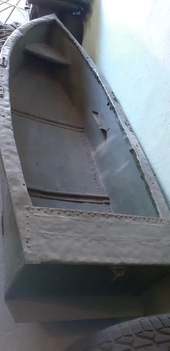 продам лодку пластик.