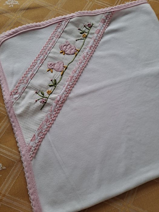 Fralda de bebé com bordado Madeira