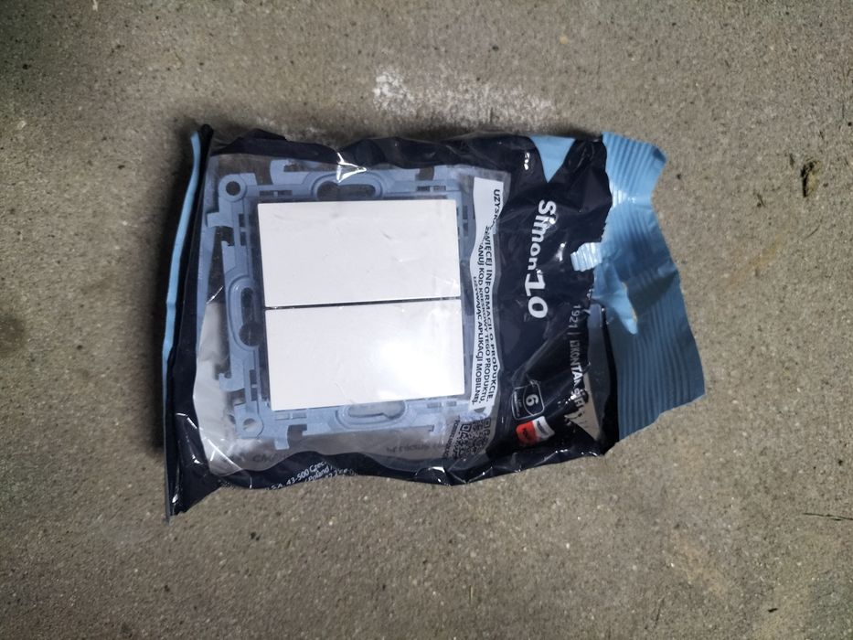 Włącznik podwójny Simon 10