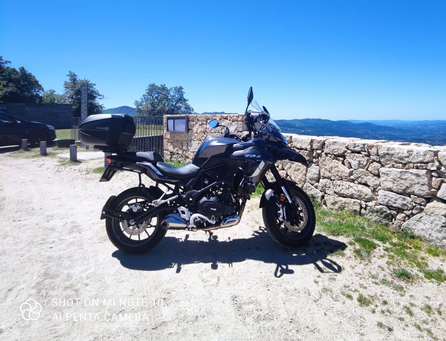 Benelli TRK 502 com extras