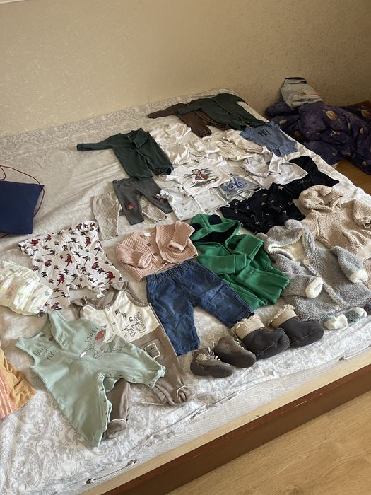 Багато дитячогг одягу безкоштовно