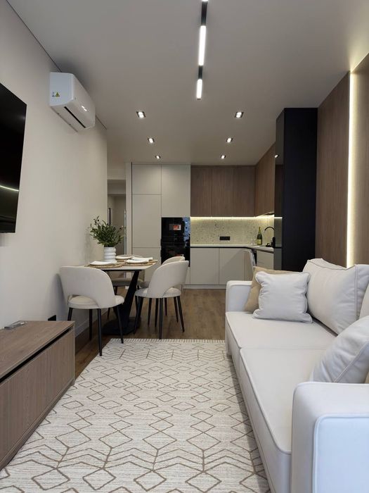 Продаж видової 2-кімнатної квартири в центрі міста