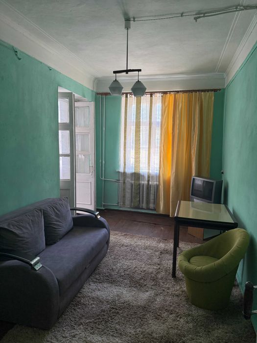 Житло віл власника, кімната в квартирі з меблями