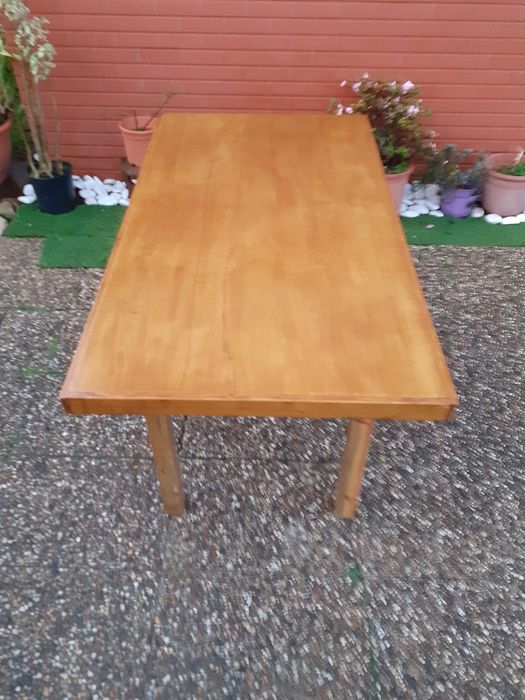 Mesa e Bancos de Jardim