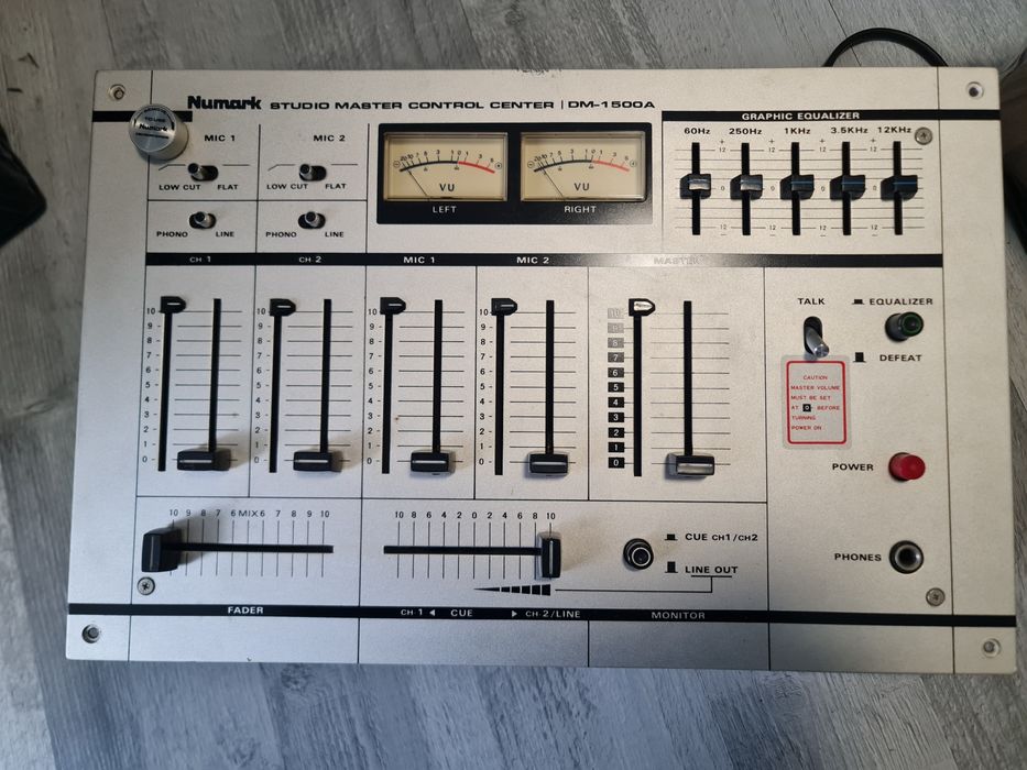 Mixer audio vintage 1977r.  Numark DM-1500A