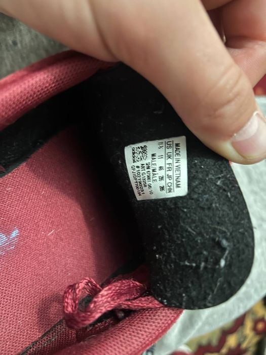 Замшевые кеды Adidas gazelle 2010 года и Adidas Jeans 2019 года
