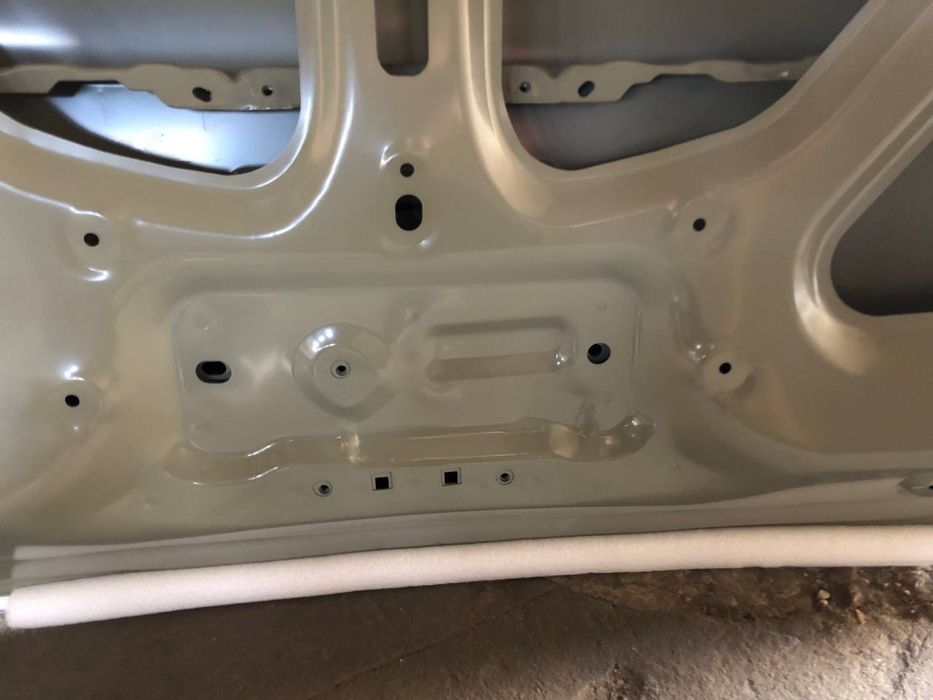 Крышка багажника Tesla model Y